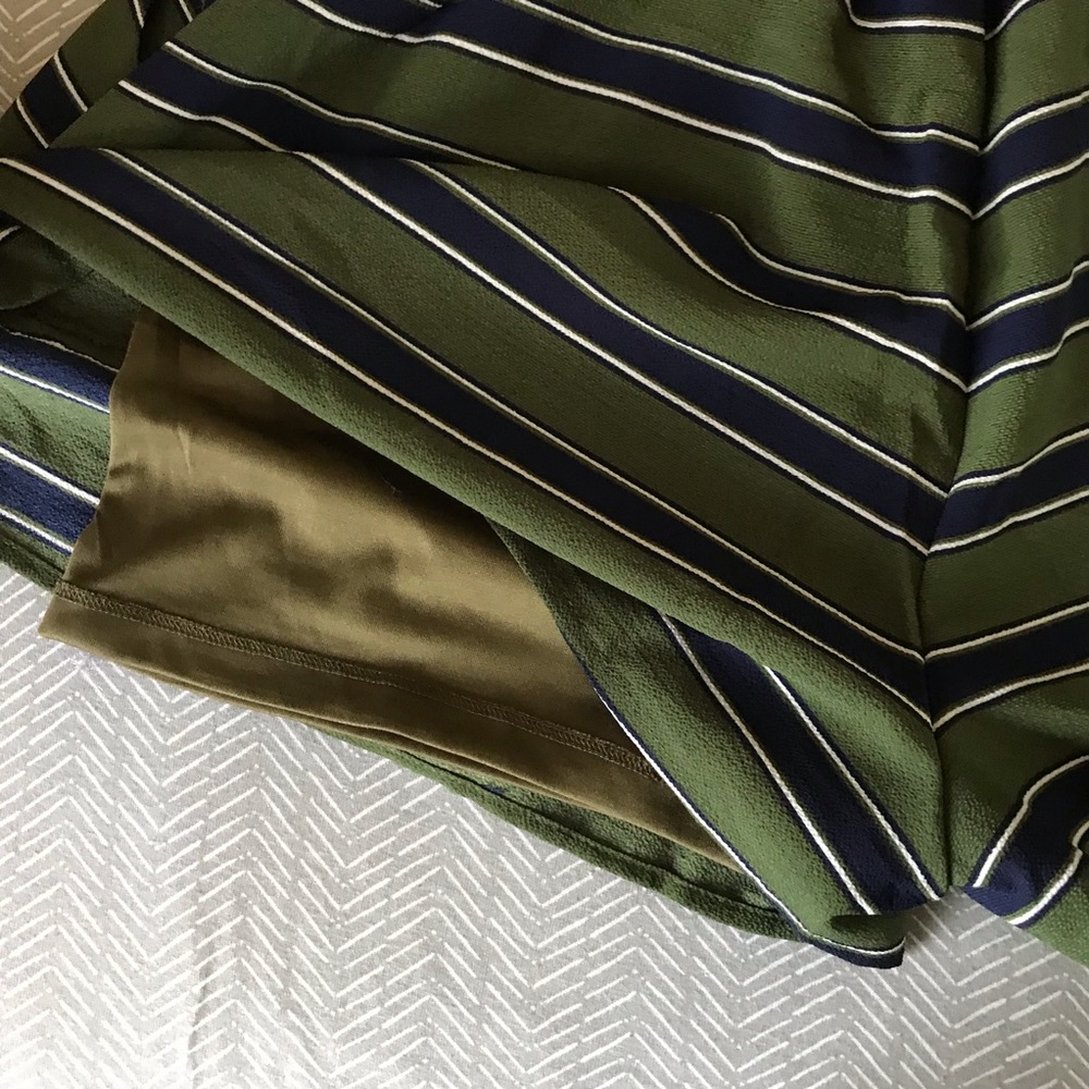 🆕 Striped Drawstring Shorts 🆕 - Picture 7 of 7